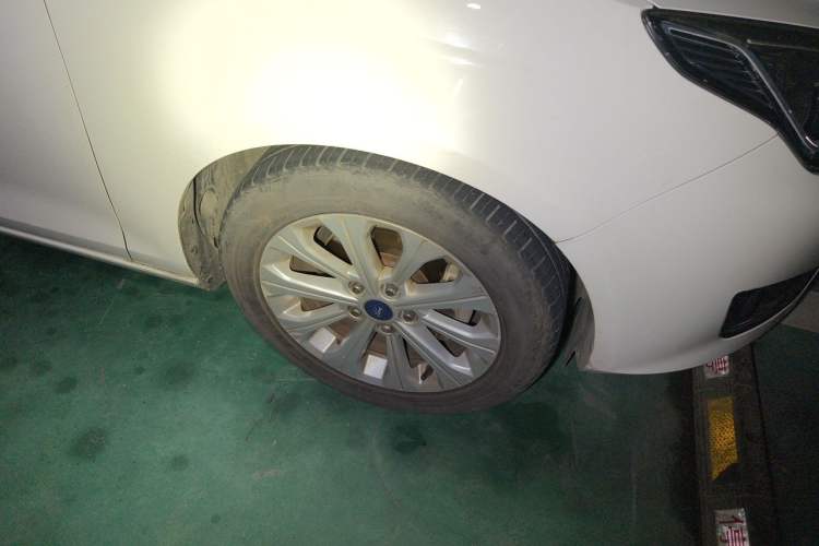 Used Ford Escort 2015 1.5L Automatic Fashion Model Right Front Wheel Hub