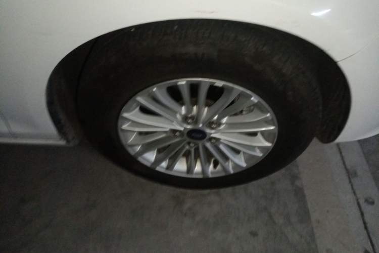 Used Ford Escort 2015 1.5L Automatic Comfort Edition Right Front Wheel Hub