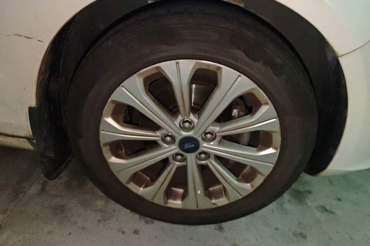 Used Ford Escort 2015 1.5L Automatic Fashion Model Right Front Wheel Hub