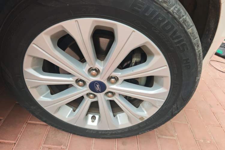 Used Ford Escort 2015 1.5L Automatic Fashion Model Right Front Wheel Hub