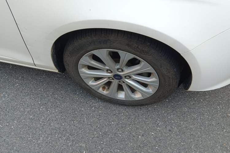 Used Ford Escort 2015 1.5L Automatic Fashion Model Right Front Wheel Hub
