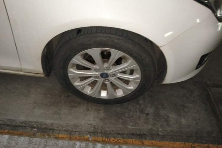 Used Ford Escort 2015 1.5L Automatic Fashion Model Right Front Wheel Hub