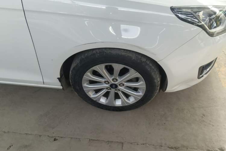 Used Ford Escort 2015 1.5L Manual Fashion Edition Right Front Wheel Hub