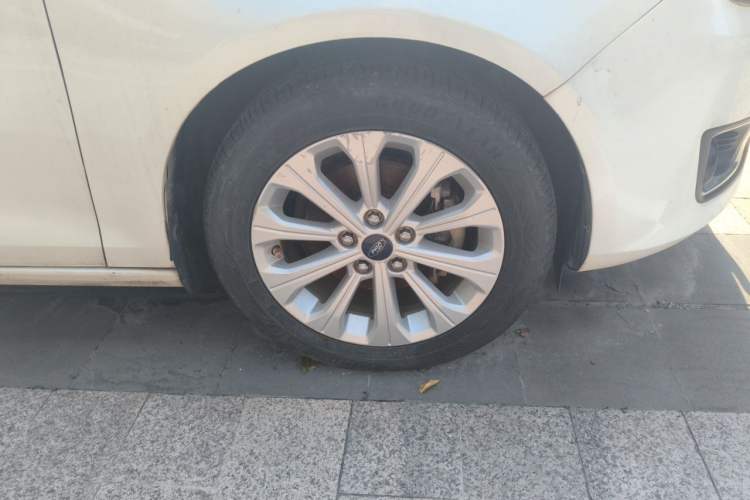 Used Ford Escort 2015 1.5L Automatic Fashion Model Right Front Wheel Hub