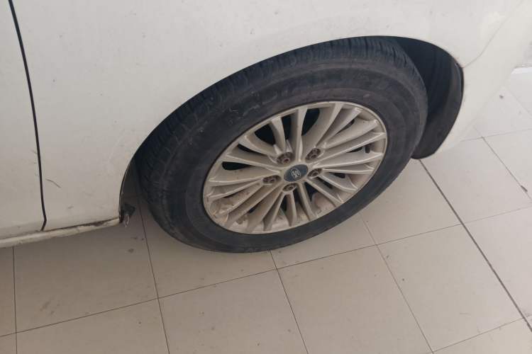 Used Ford Escort 2015 1.5L Manual Comfort Model Right Front Wheel Hub