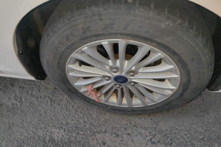 Used Ford Escort 2015 1.5L Manual Comfort Model Right Front Wheel Hub