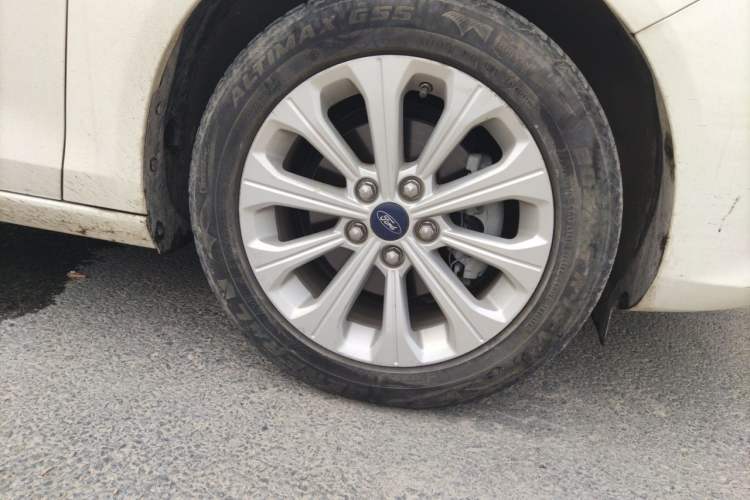 Used Ford Escort 2015 1.5L Automatic Fashion Model Right Front Wheel Hub