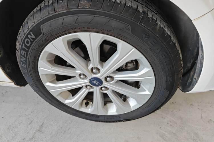 Used Ford Escort 2015 1.5L Automatic Fashion Model Right Front Wheel Hub