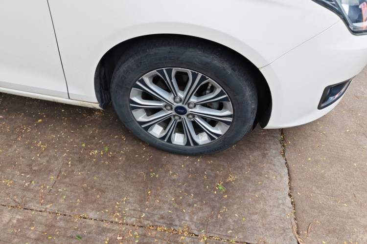 Used Ford Escort 2015 1.5L Automatic Fashion Model Right Front Wheel Hub