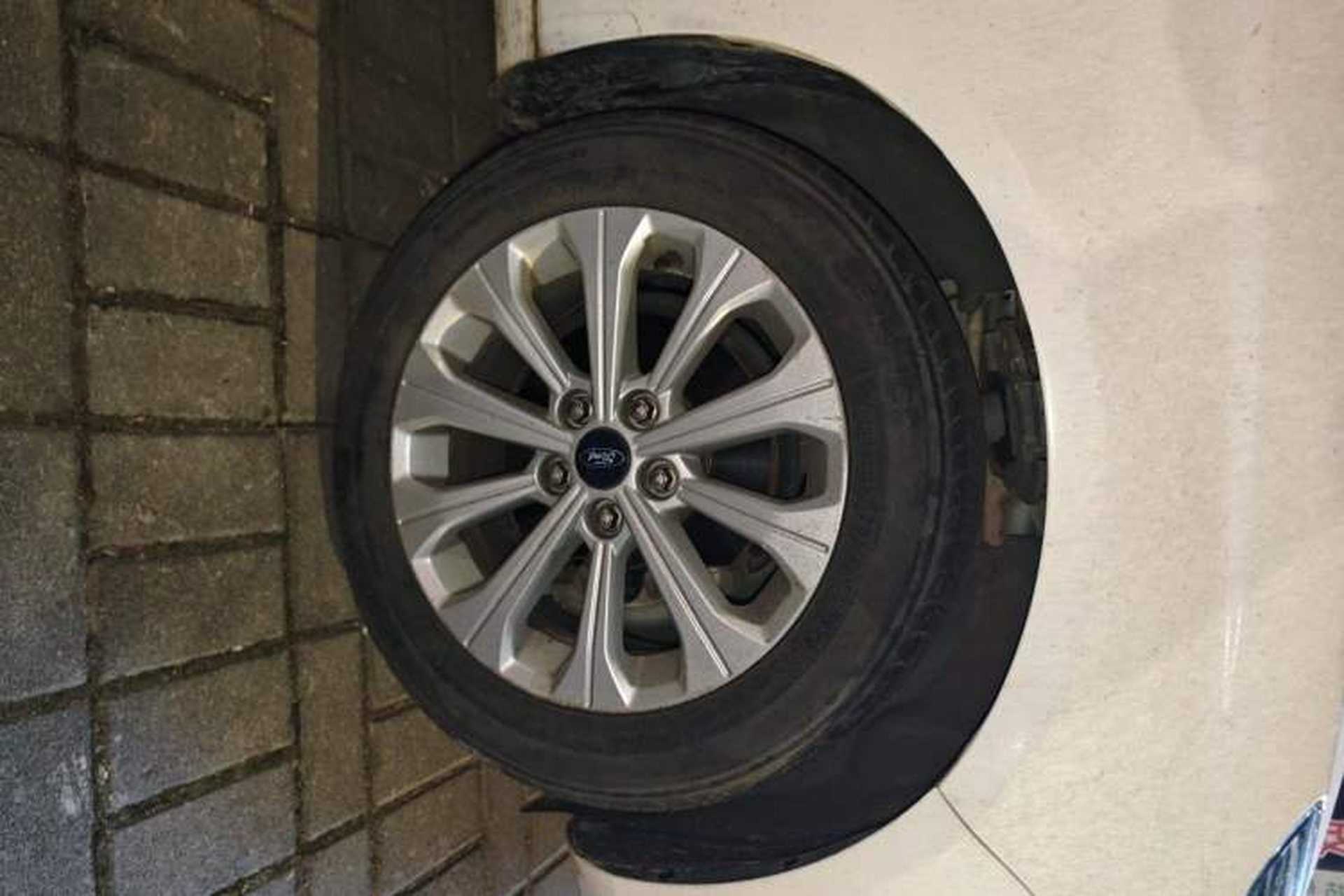 Used Ford Escort 2015 1.5L Automatic Fashion Model Right Front Wheel Hub