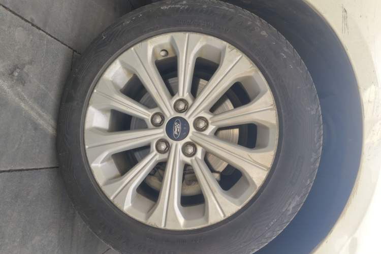 Used Ford Escort 2015 1.5L Automatic Fashion Model Right Front Wheel Hub