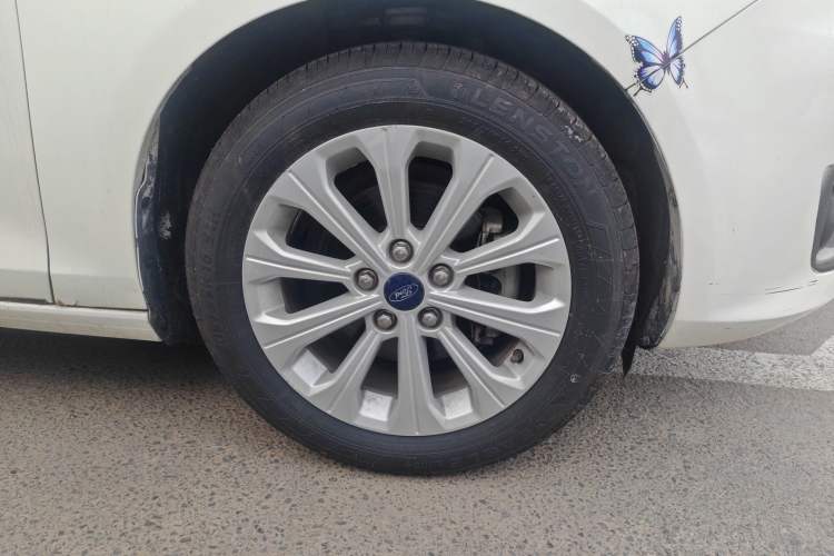Used Ford Escort 2015 1.5L Automatic Fashion Model Right Front Wheel Hub