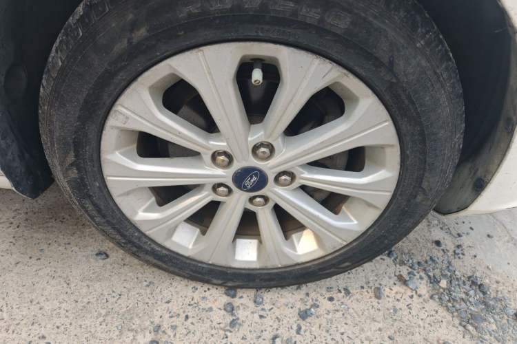 Used Ford Escort 2015 1.5L Automatic Fashion Model Right Front Wheel Hub