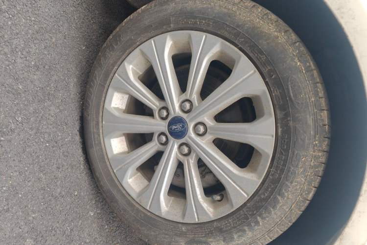 Used Ford Escort 2015 1.5L Automatic Fashion Model Right Front Wheel Hub