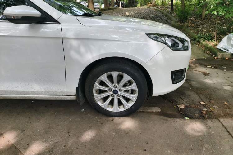 Used Ford Escort 2015 1.5L Automatic Fashion Model Right Front Wheel Hub