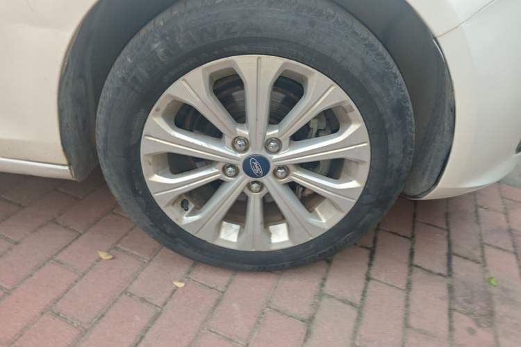 Used Ford Escort 2015 1.5L Automatic Fashion Model Right Front Wheel Hub