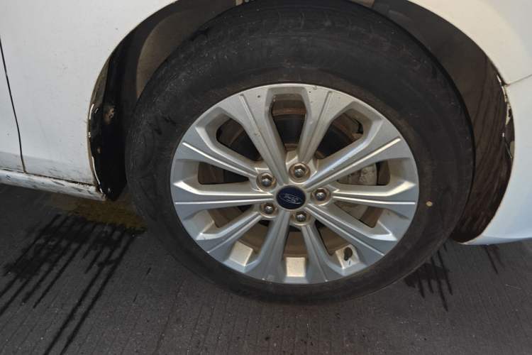 Used Ford Escort 2015 1.5L Automatic Fashion Model Right Front Wheel Hub