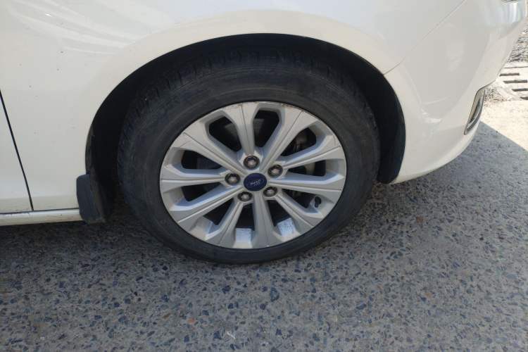 Used Ford Escort 2015 1.5L Automatic Fashion Model Right Front Wheel Hub