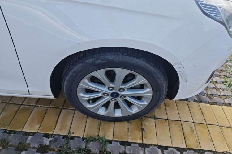 Used Ford Escort 2015 1.5L Automatic Fashion Model Right Front Wheel Hub