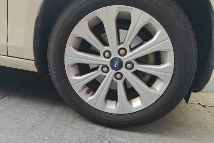 Used Ford Escort 2015 1.5L Automatic Fashion Model Right Front Wheel Hub