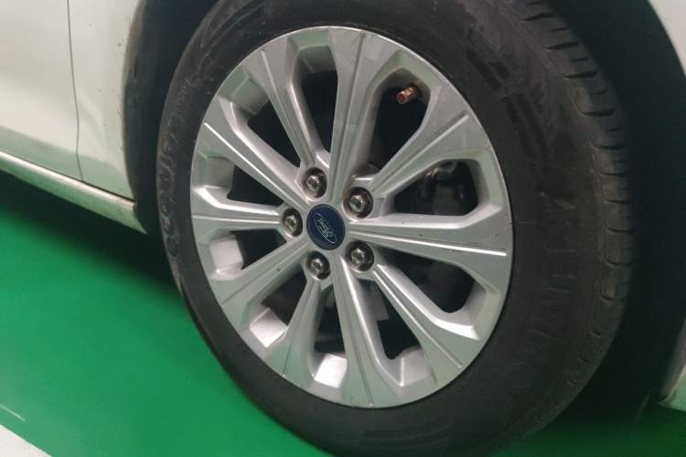 Used Ford Escort 2015 1.5L Automatic Fashion Model Right Front Wheel Hub
