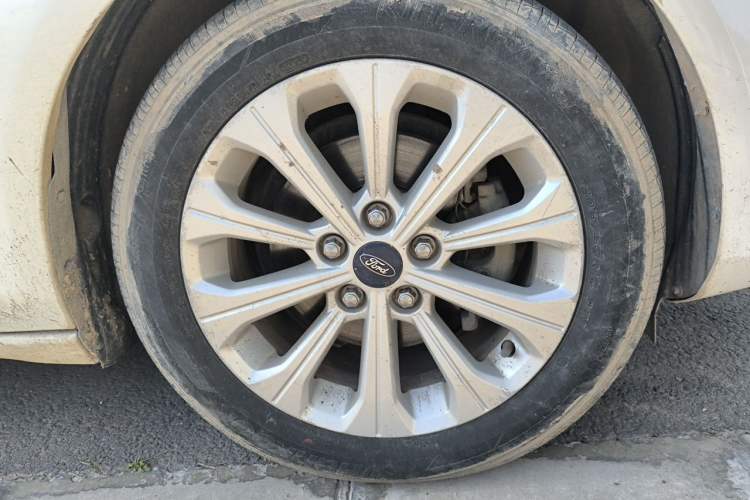Used Ford Escort 2015 1.5L Automatic Fashion Model Right Front Wheel Hub