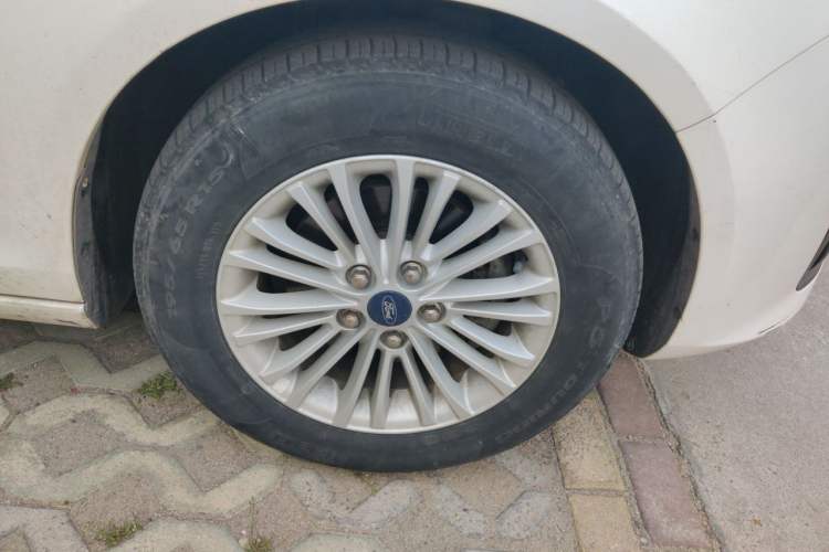 Used Ford Escort 2015 1.5L Automatic Comfort Edition Right Front Wheel Hub