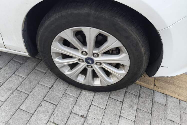 Used Ford Escort 2015 1.5L Automatic Fashion Model Right Front Wheel Hub