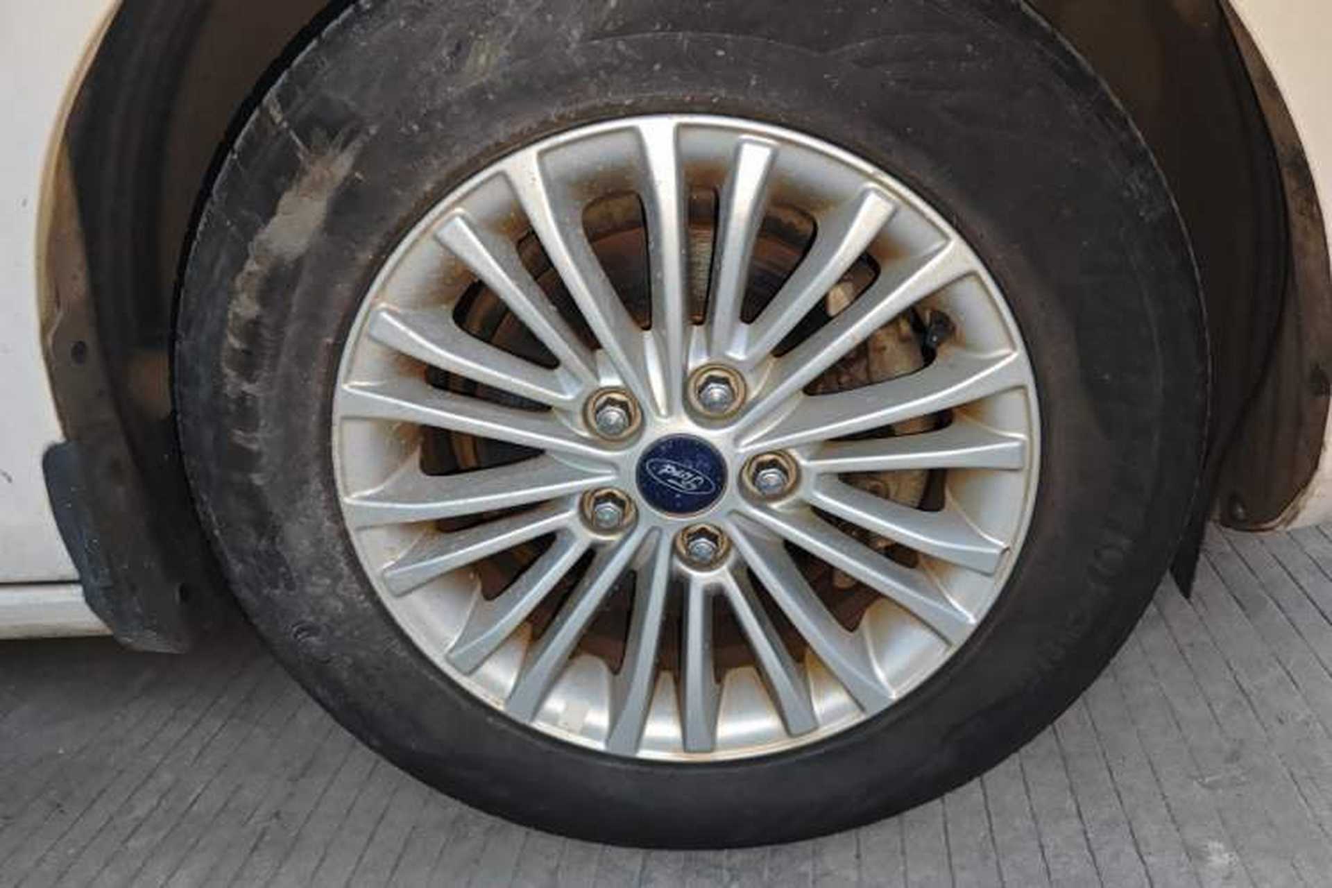 Used Ford Escort 2015 1.5L Manual Comfort Model Right Front Wheel Hub