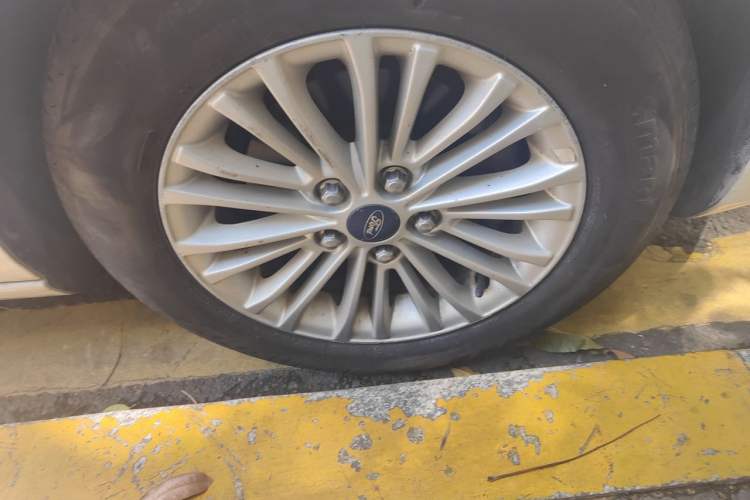 Used Ford Escort 2015 1.5L Automatic Comfort Edition Right Front Wheel Hub