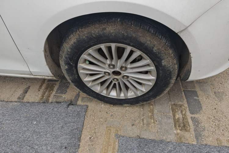 Used Ford Escort 2015 1.5L Automatic Comfort Edition Right Front Wheel Hub
