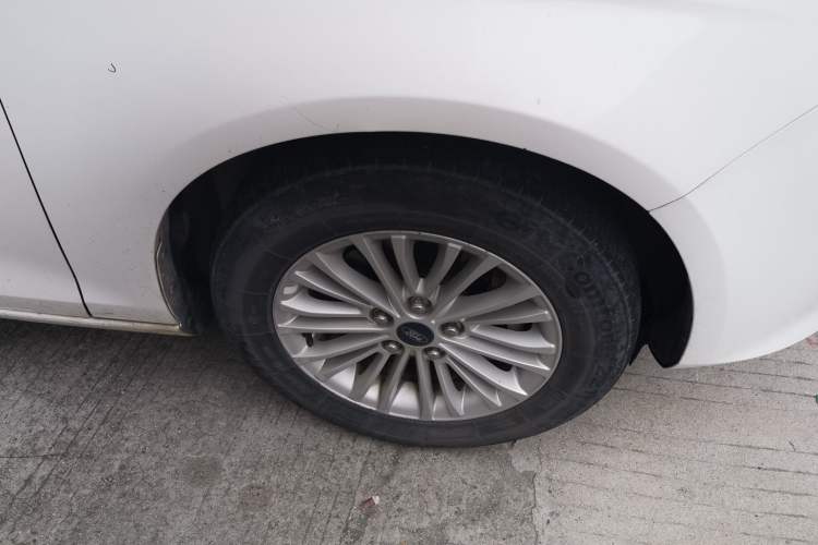 Used Ford Escort 2015 1.5L Automatic Comfort Edition Right Front Wheel Hub