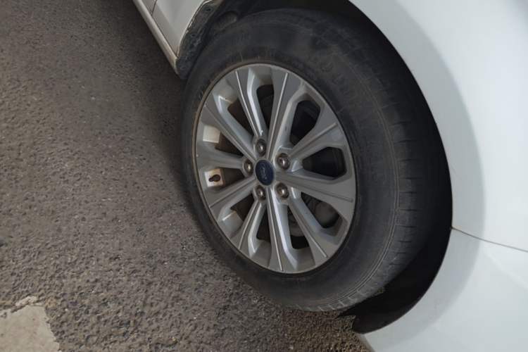 Used Ford Escort 2015 1.5L Automatic Fashion Model Right Front Wheel Hub