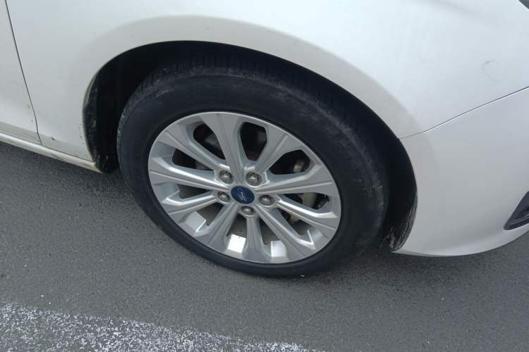 Used Ford Escort 2015 1.5L Manual Fashion Edition Right Front Wheel Hub