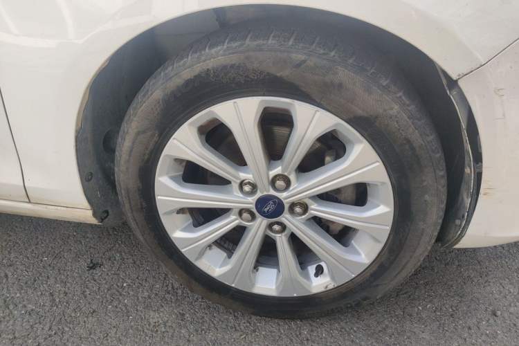 Used Ford Escort 2015 1.5L Manual Fashion Edition Right Front Wheel Hub
