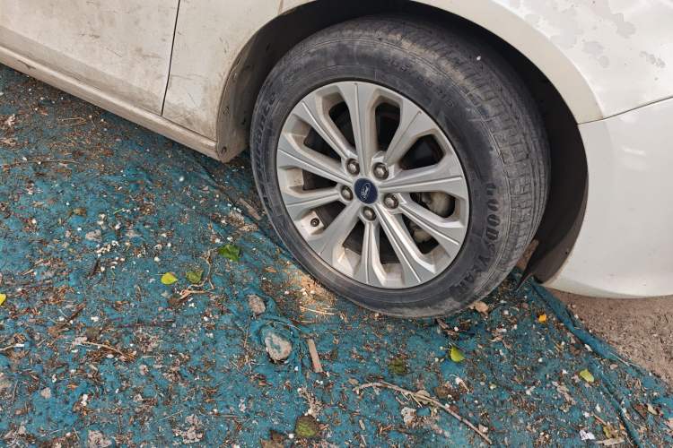 Used Ford Escort 2015 1.5L Automatic Fashion Model Right Front Wheel Hub