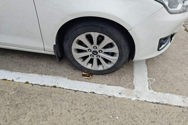 Used Ford Escort 2015 1.5L Manual Fashion Edition Right Front Wheel Hub