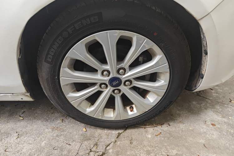 Used Ford Escort 2015 1.5L Automatic Fashion Model Right Front Wheel Hub