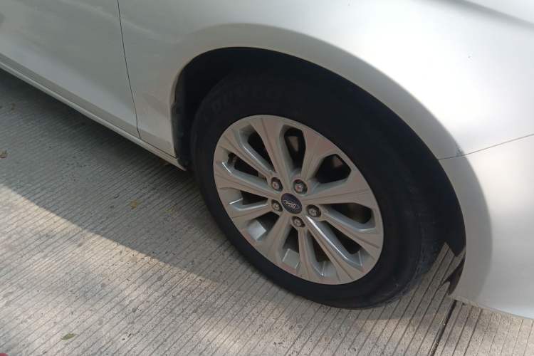 Used Ford Escort 2015 1.5L Manual Fashion Edition Right Front Wheel Hub