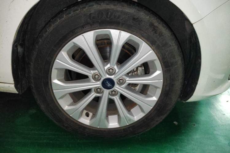 Used Ford Escort 2015 1.5L Automatic Fashion Model Right Front Wheel Hub