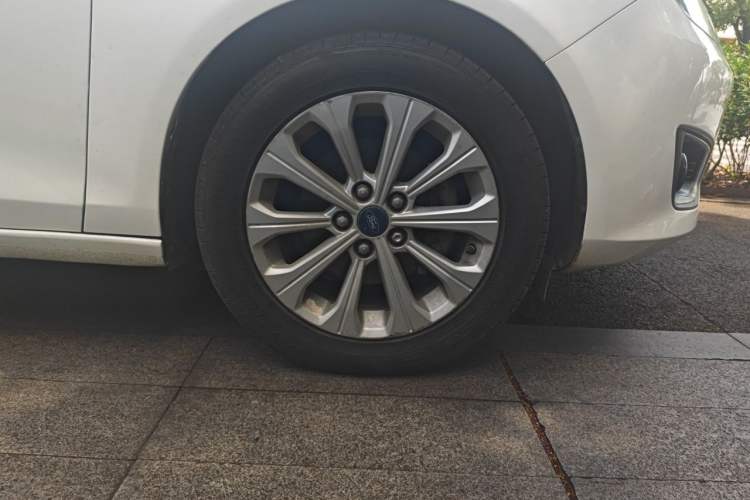 Used Ford Escort 2015 1.5L Automatic Fashion Model Right Front Wheel Hub