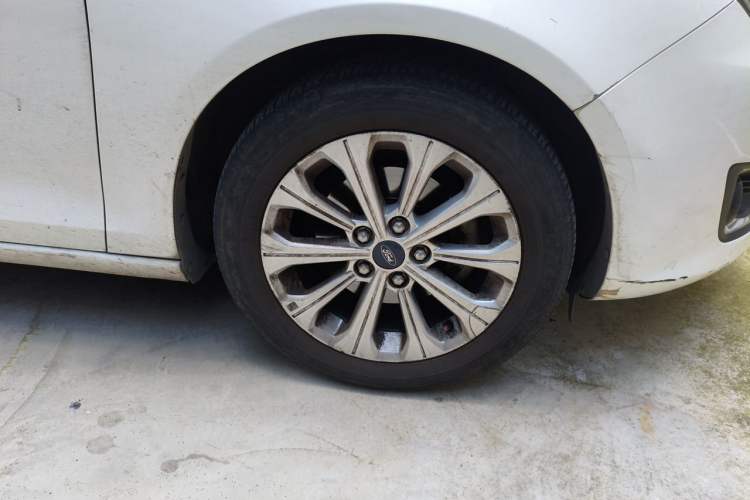 Used Ford Escort 2015 1.5L Automatic Fashion Model Right Front Wheel Hub