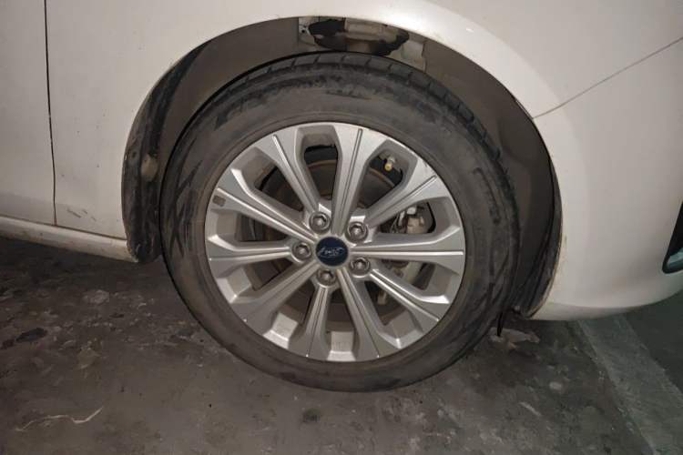 Used Ford Escort 2015 1.5L Automatic Fashion Model Right Front Wheel Hub