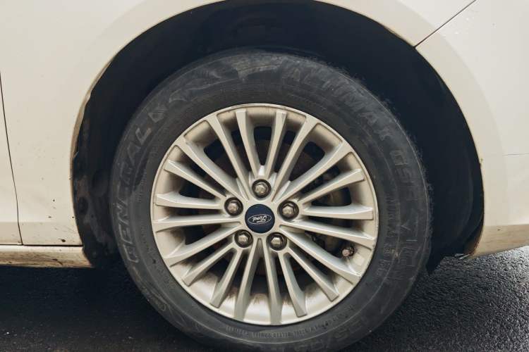 Used Ford Escort 2015 1.5L Manual Comfort Model Right Front Wheel Hub