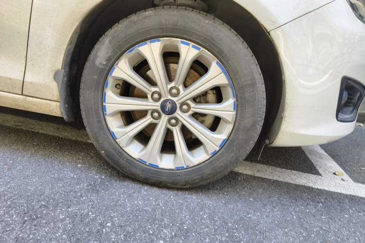 Used Ford Escort 2015 1.5L Automatic Fashion Model Right Front Wheel Hub