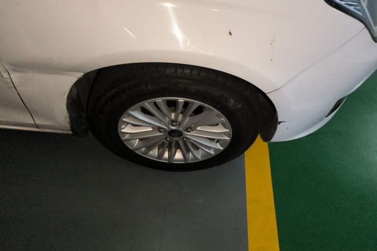 Used Ford Escort 2015 1.5L Automatic Comfort Edition Right Front Wheel Hub