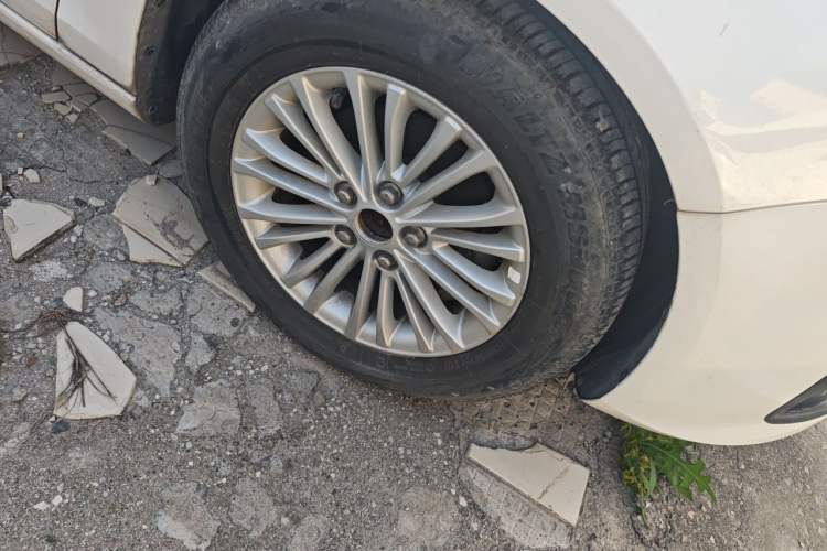 Used Ford Escort 2015 1.5L Manual Comfort Model Right Front Wheel Hub