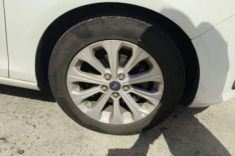 Used Ford Escort 2015 1.5L Automatic Comfort Edition Right Front Wheel Hub