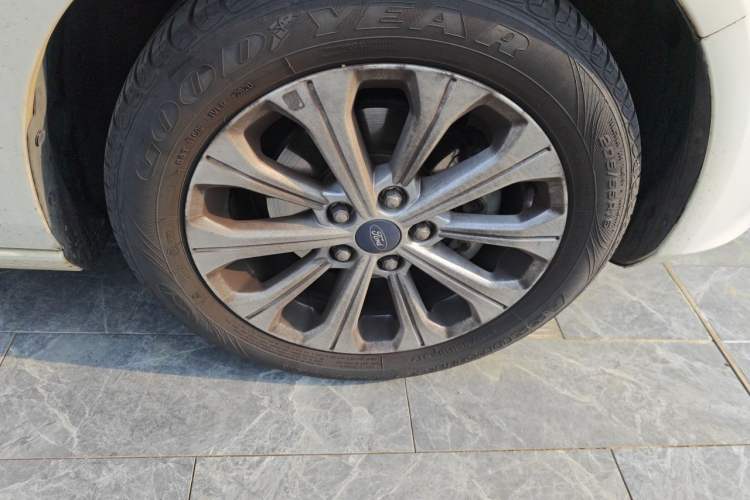 Used Ford Escort 2015 1.5L Automatic Fashion Model Right Front Wheel Hub