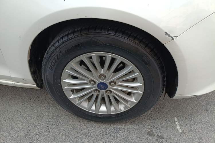 Used Ford Escort 2015 1.5L Automatic Comfort Edition Right Front Wheel Hub